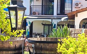 Fuxia House Hostel