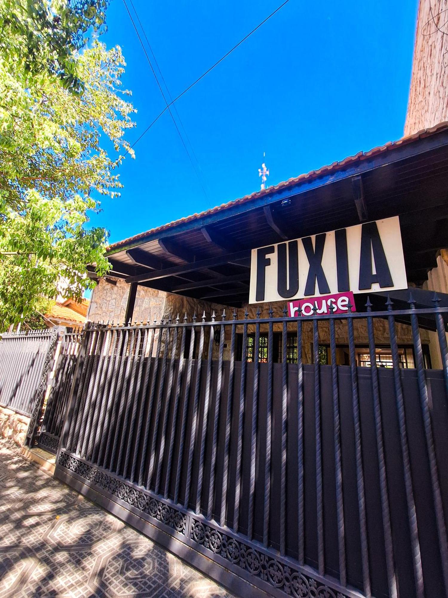 Fuxia House Hostel Mendoza Dış mekan fotoğraf