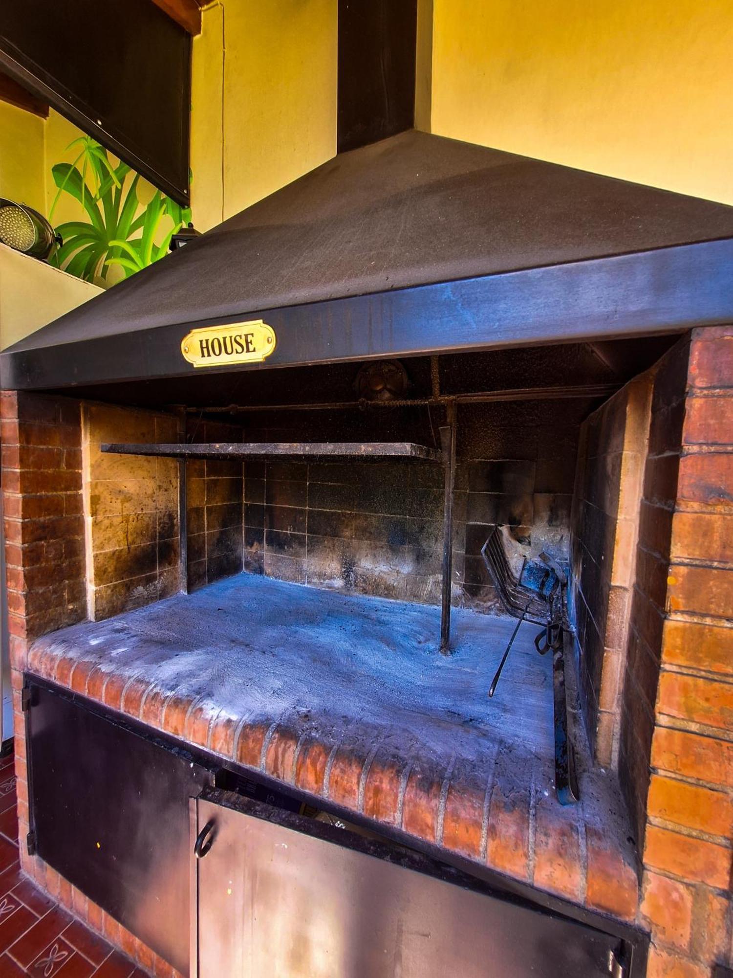 Fuxia House Hostel Mendoza Dış mekan fotoğraf
